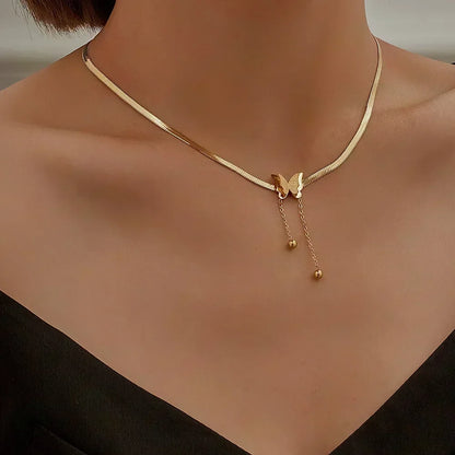 Nouveau collier pendentif fleurs stéréoscopiques plissées en métal simple à la mode pour femmes, chaîne de clavicule de tempérament charmante, bijoux de fête