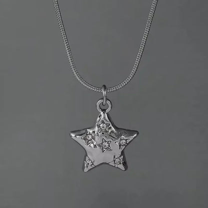 Nouveau collier pendentif fleurs stéréoscopiques plissées en métal simple à la mode pour femmes, chaîne de clavicule de tempérament charmante, bijoux de fête
