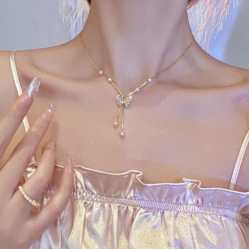 Nouveau collier pendentif en forme de cœur creux simple pour femmes, chaîne de clavicule géométrique créative, cadeau de bijoux de fête