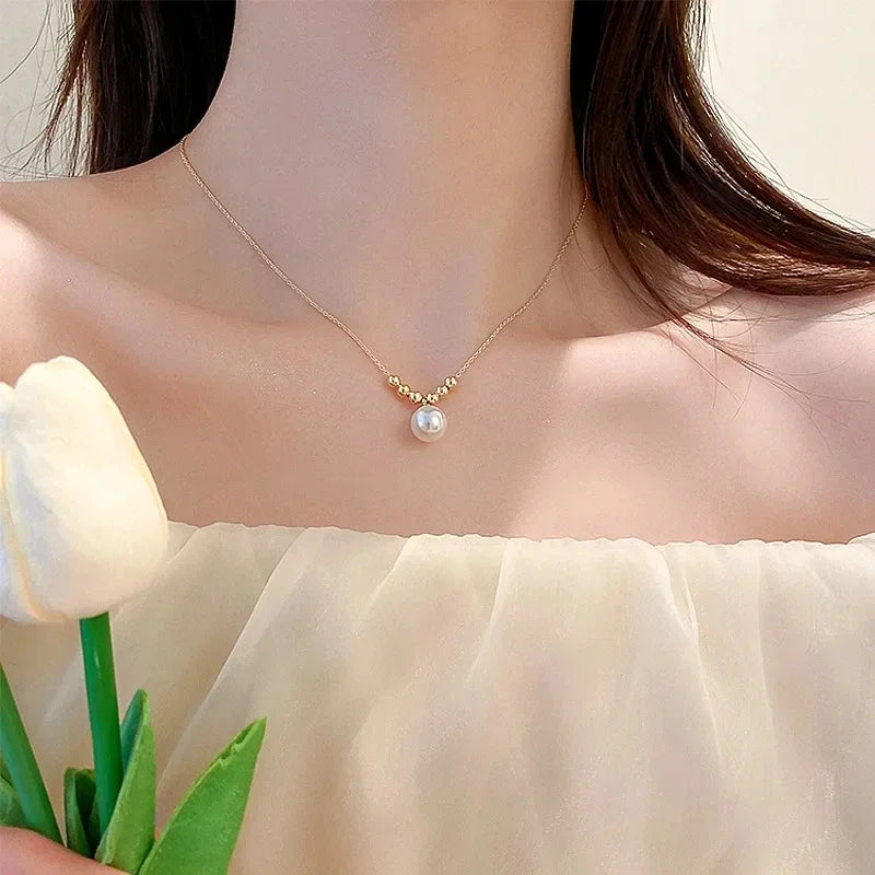 Nouveau collier pendentif en forme de cœur creux simple pour femmes, chaîne de clavicule géométrique créative, cadeau de bijoux de fête