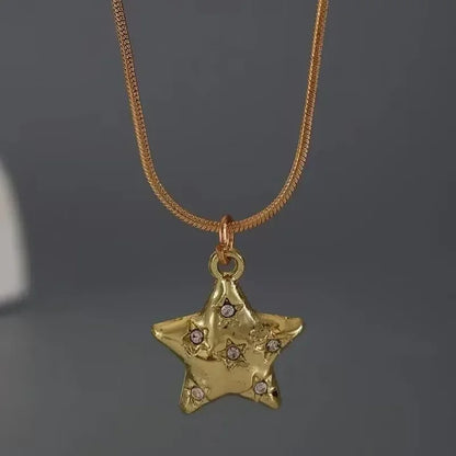 Nouveau collier pendentif fleurs stéréoscopiques plissées en métal simple à la mode pour femmes, chaîne de clavicule de tempérament charmante, bijoux de fête