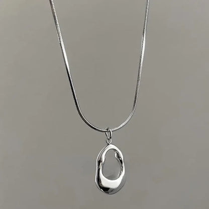 Nouveau collier pendentif fleurs stéréoscopiques plissées en métal simple à la mode pour femmes, chaîne de clavicule de tempérament charmante, bijoux de fête